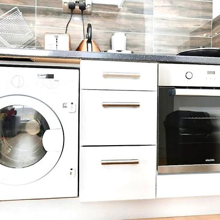 לונדון Lovely 2 Bedroom Serviced Penthouse Battersea Park Road מראה חיצוני תמונה