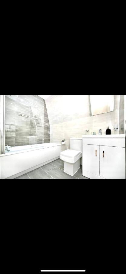לונדון Lovely 2 Bedroom Serviced Penthouse Battersea Park Road מראה חיצוני תמונה