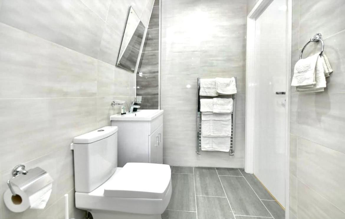 לונדון Lovely 2 Bedroom Serviced Penthouse Battersea Park Road מראה חיצוני תמונה